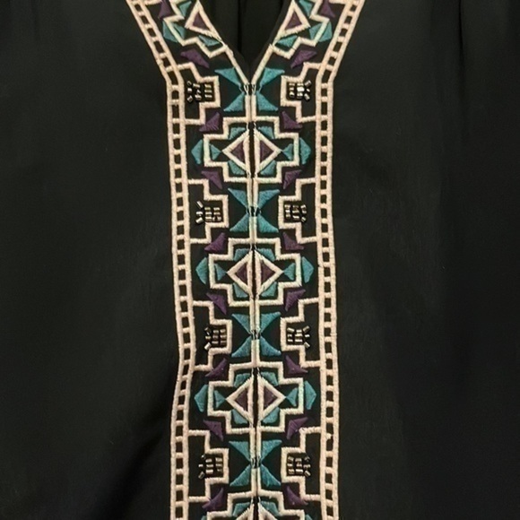 EUC MM Couture Navy Blue Embroidered Top - Picture 3 of 4